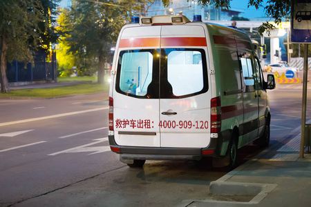 如何选取张掖市医院救护车接送护送中心？看这几步简易指南