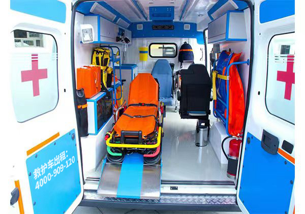 陪护亲属专享：如何决定通渭县运送救护车租赁机构？
