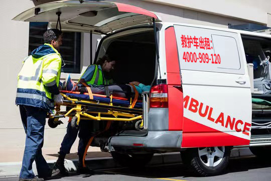 救护车电话咨询出租：小微，为家人提供周到的救护服务。