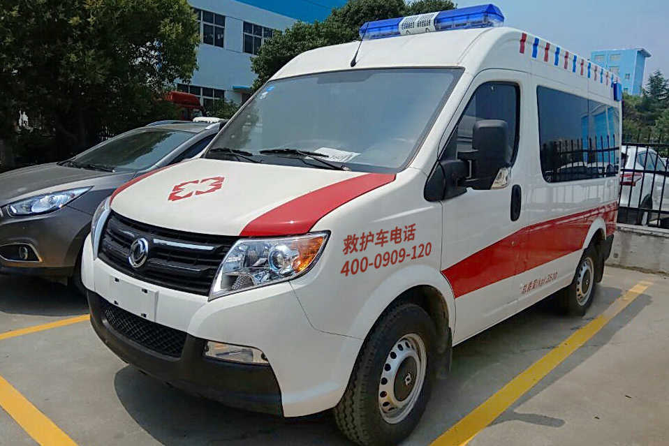 东风御风短轴中顶救护车
